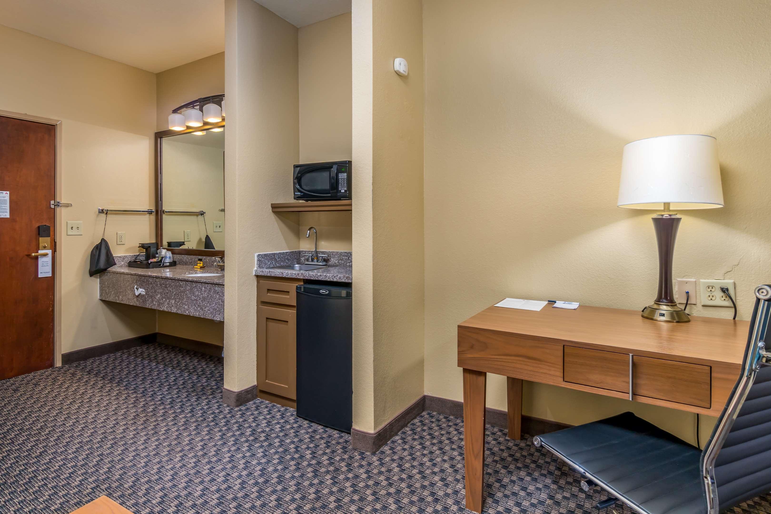 Best Western Plus Shamrock Inn & Suites Εξωτερικό φωτογραφία