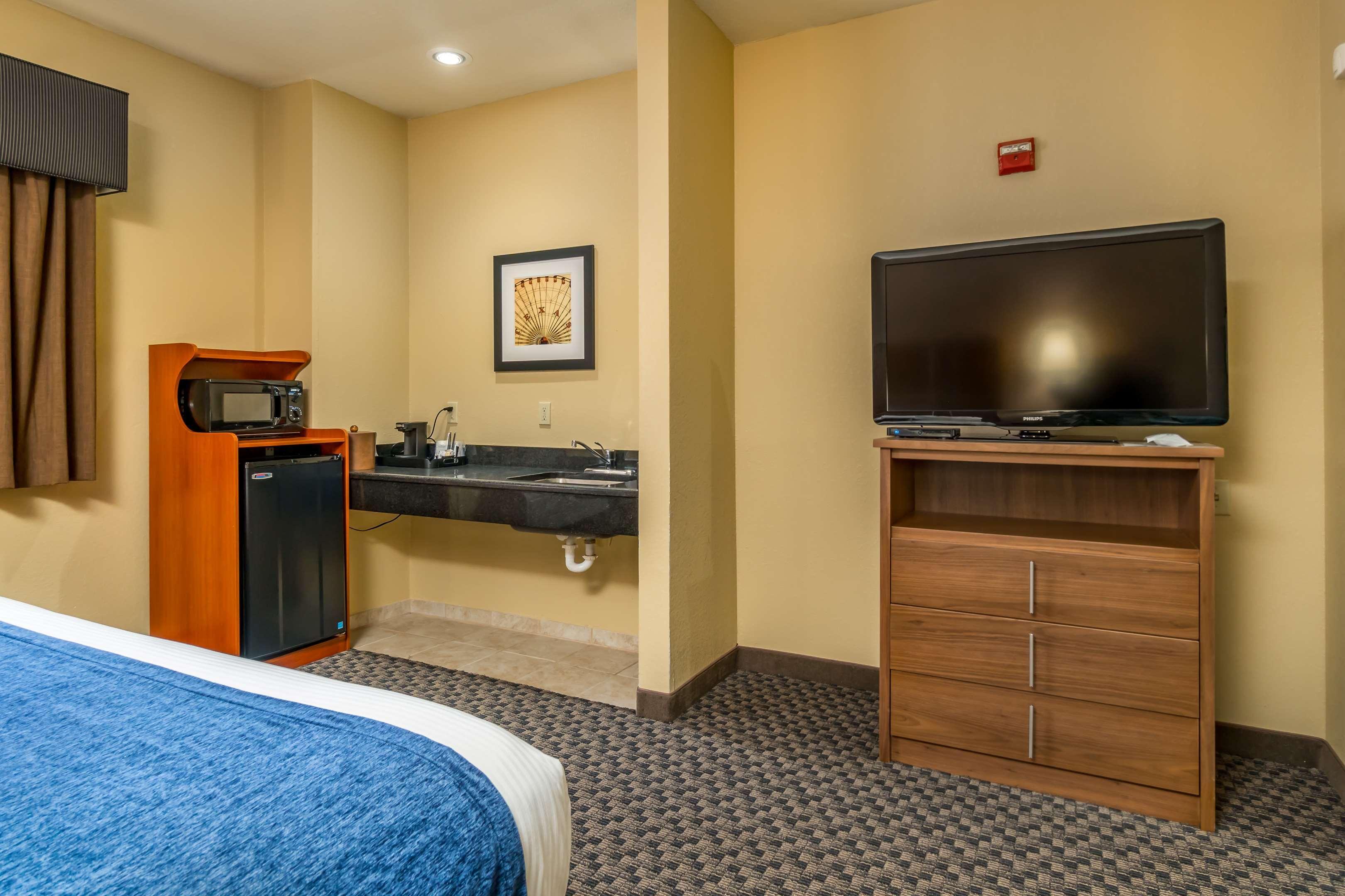 Best Western Plus Shamrock Inn & Suites Εξωτερικό φωτογραφία